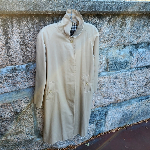 Burberry Trench Coat. Labeled Size 10 Long - Picture 3 of 14